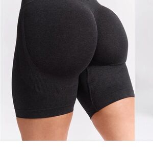 BuffBunny Miracle Seamless Short 6" 
“Charcoal”